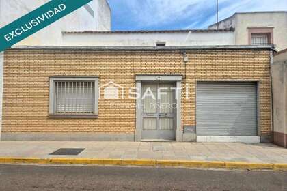 Řadový dům na prodej v Montijo, Badajoz. 