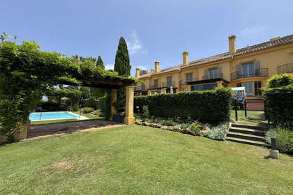 Cluster house for sale in Sotogrande, Cádiz. 