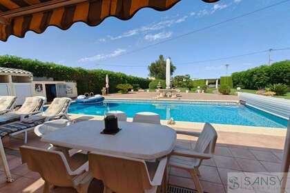 House for sale in Alicante/Alacant. 