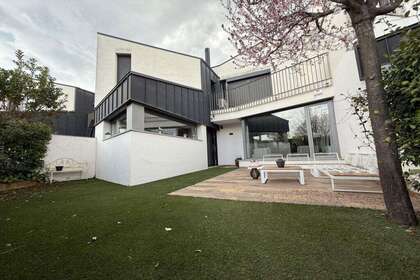 House for sale in Centelles, Barcelona. 