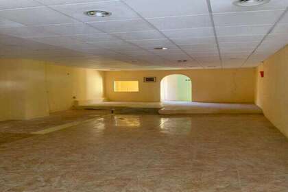 Commercial premise for sale in Tarragona. 