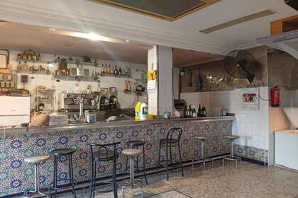 Commercial premise for sale in Sevilla. 