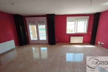 House for sale in Serranillos del Valle, Madrid. 