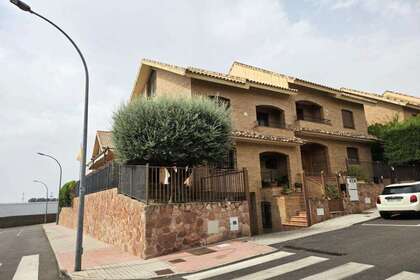 House for sale in Navas del Rey, Madrid. 
