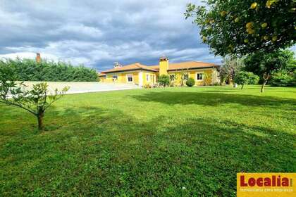 House for sale in Torrelavega, Cantabria. 