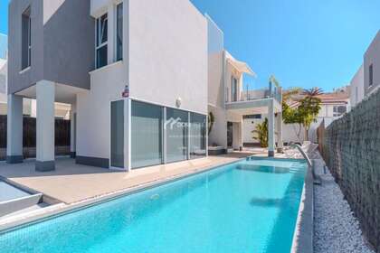 House for sale in Adeje, Santa Cruz de Tenerife, Tenerife. 