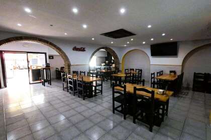 Commercial premise for sale in Sevilla. 