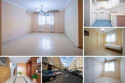 Flat for sale in Sevilla. 