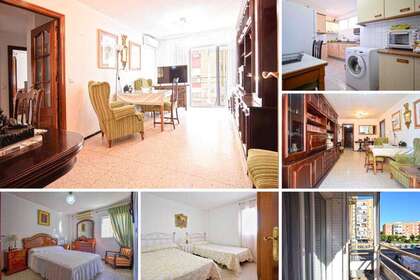 Flat for sale in Sevilla. 