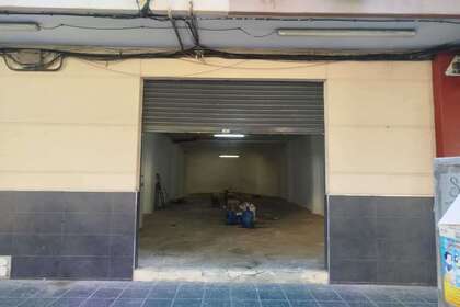 Commercial premise for sale in Almería. 