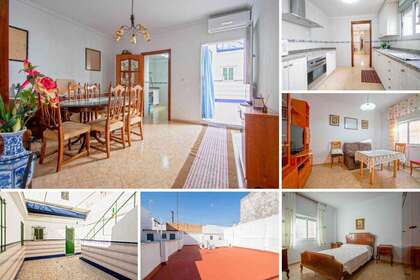 House for sale in Sevilla. 
