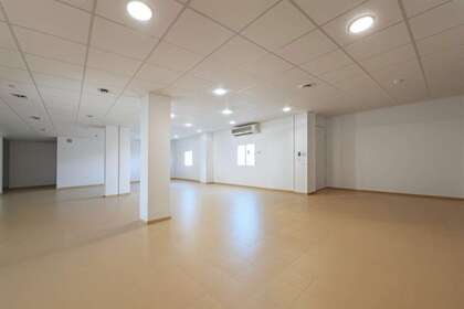 Obchodní prostory na prodej v Ontinyent, Valencia. 