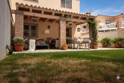 Řadový dům na prodej v Línea de la Concepción (La), Cádiz. 