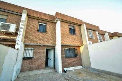 Reihenhaus zu verkaufen in Añover de Tajo, Toledo. 