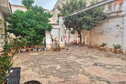 House for sale in Valencia. 