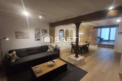 Duplex for sale in Valencia. 