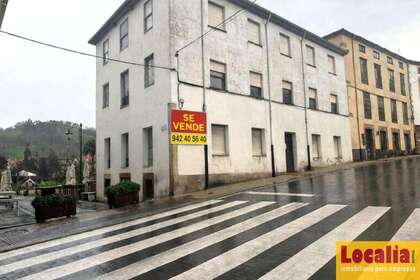 Building for sale in Puente Viesgo, Cantabria. 