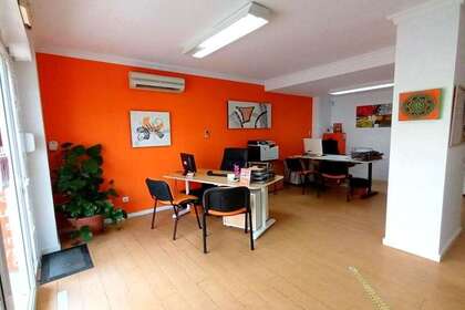 Commercial premise for sale in San luis de sabinillas, Málaga. 