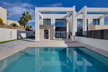 Townhouse for sale in Torrevieja, Alicante. 
