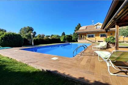 House for sale in Navas del Rey, Madrid. 