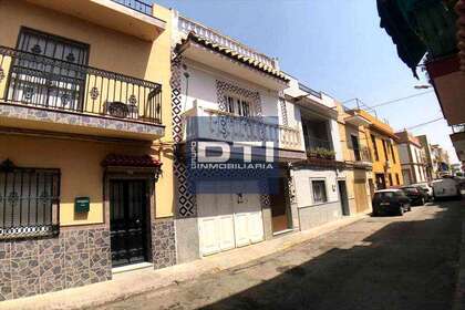 House for sale in Sevilla. 