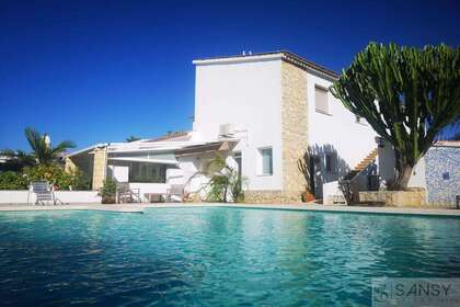 House for sale in Dénia, Alicante. 