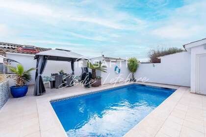 House for sale in Empuriabrava, Girona. 