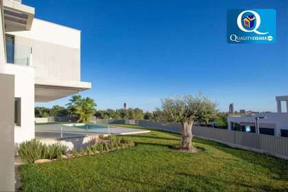 House for sale in Finestrat, Alicante. 