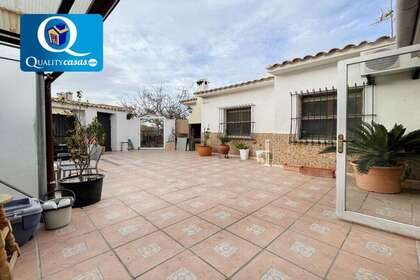 Rijtjeshuizen verkoop in Busot, Alicante. 