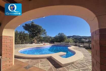 House for sale in Busot, Alicante. 