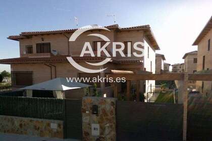 房子 出售 进入 Navas del Rey, Madrid. 