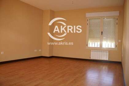 Flat for sale in Torrijos, Toledo. 