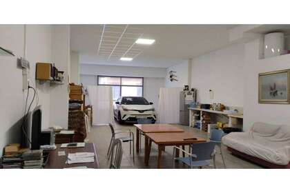 Commercial premise for sale in Gandia, Valencia. 