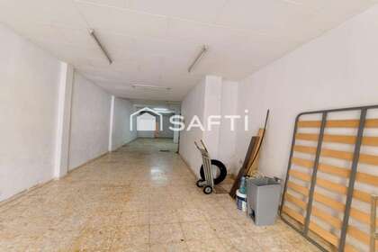 Commercial premise for sale in Cullera, Valencia. 