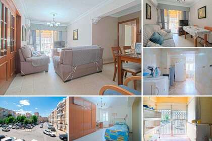 Flat for sale in Sevilla. 