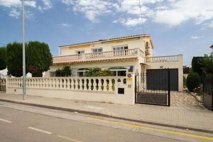 Casa venta en Escala, L´, Girona. 