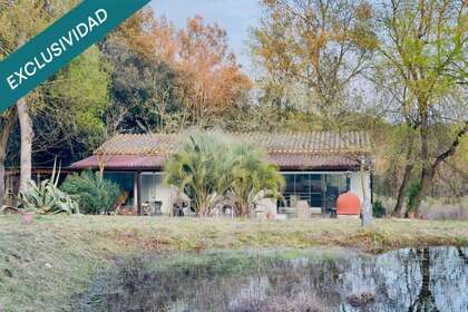 Country house for sale in Vilobi d´Onyar, Girona. 