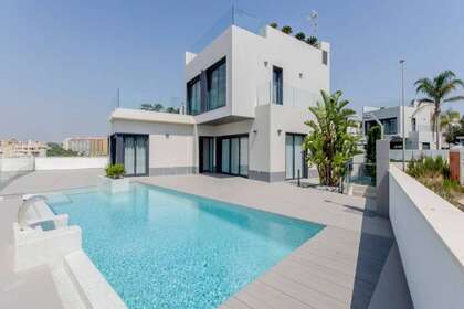 House for sale in Dehesa de Campoamor, Alicante. 