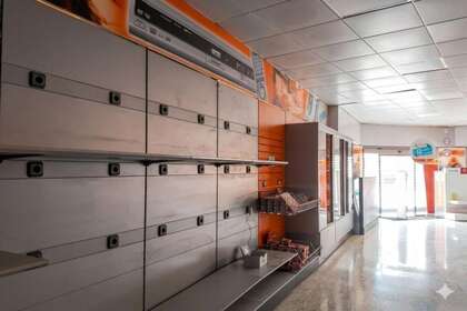 Handelspanden verkoop in Petrer, Alicante. 