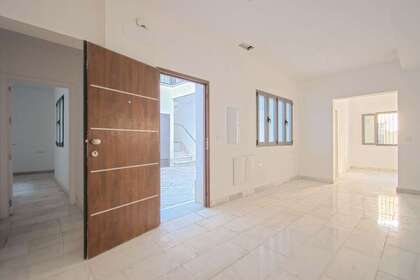 Flat for sale in Sevilla. 