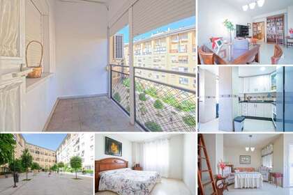 Flat for sale in Sevilla. 