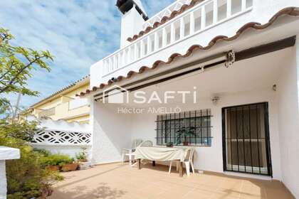Cluster house for sale in Empuriabrava, Girona. 