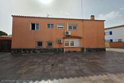 House for sale in Empuriabrava, Girona. 