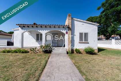 House for sale in Empuriabrava, Girona. 