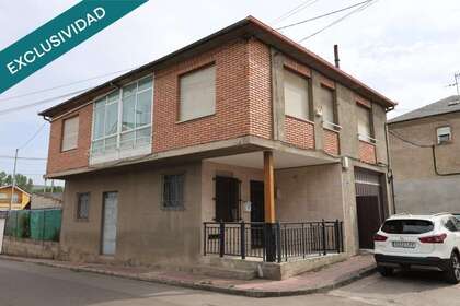 Casa vendita in Toral de los Guzmanes, León. 