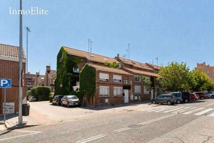 Chalet Adosado venta en Madrid. 