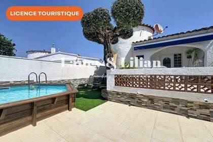 House for sale in Empuriabrava, Girona. 