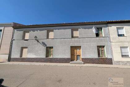 House for sale in Moral de la Reina, Valladolid. 
