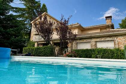 Casa venta en Navas de Riofrío, Segovia. 