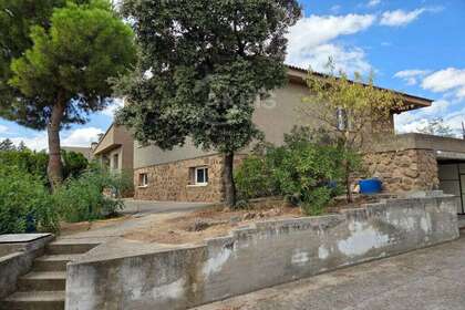 House for sale in Navas del Rey, Madrid. 